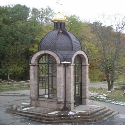 Зарваниця :: Вікно детальніше :: Святий лікувальний струмок у Зарваниці