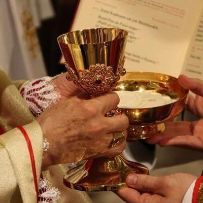 Зарваниця :: Вікно детальніше :: У церкві налічується більше 130 євхаристичних чудес Євхаристії